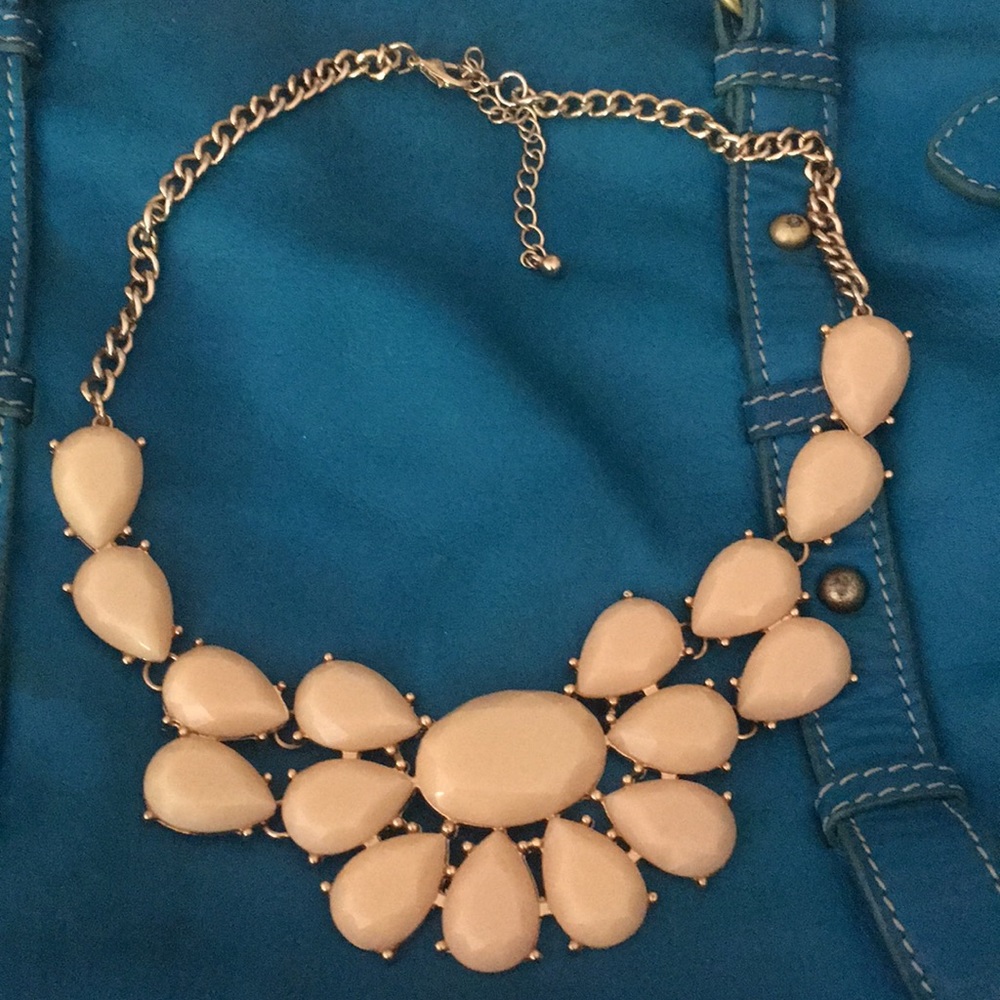 EUC beige color statement necklace
